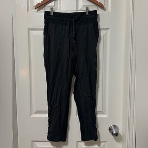 Lululemon dance studio crops size 4 vvvguc